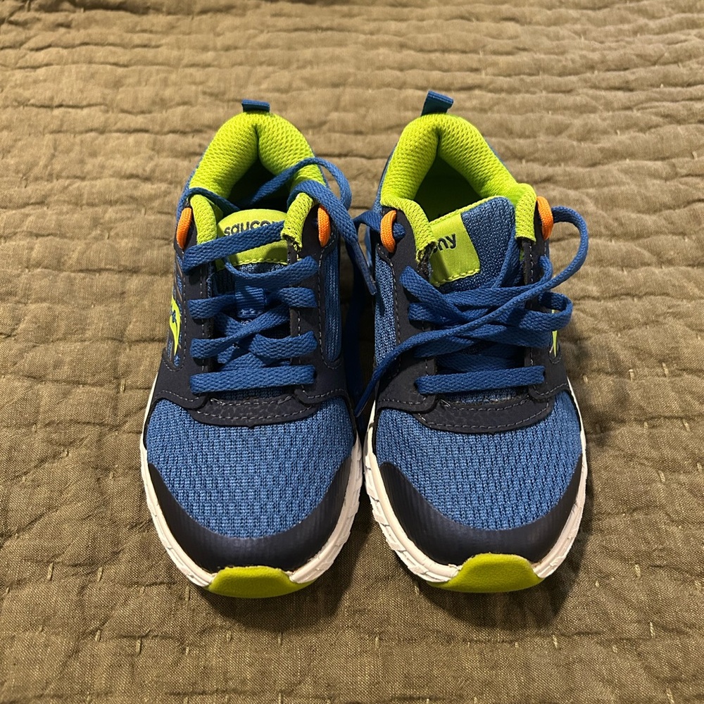 Saucony Blue and Green Sneakers for Athletic Performance